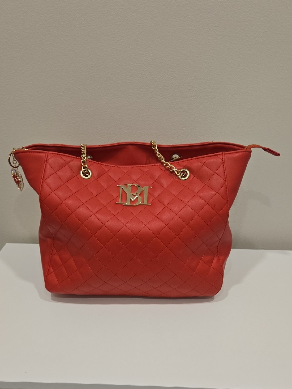 Badgley Miscka Red Quilted Tote Bag with Gold Chain Handles And Heart Key Chain - Picture 2 of 16